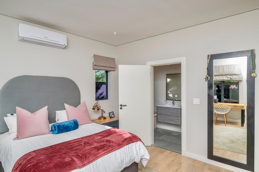5 Bedroom Property for Sale in Pearl Valley at Val de Vie Western Cape